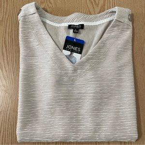 Jones New York v neck short sleeve top